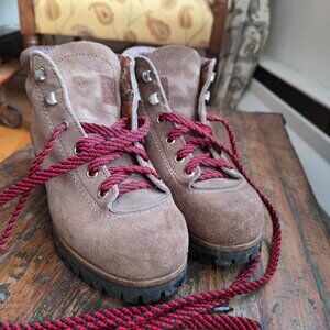 Vasque Hiking Boots Leather Trail Mountaineering Vibram sz 4 1/2"